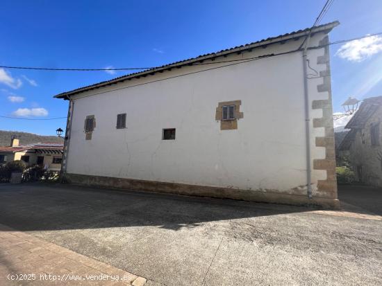 CASA INDEPENDIENTE CON TERRENO A 20KM DE PAMPLONA - NAVARRA