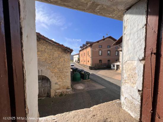 CASA INDEPENDIENTE CON TERRENO A 20KM DE PAMPLONA - NAVARRA