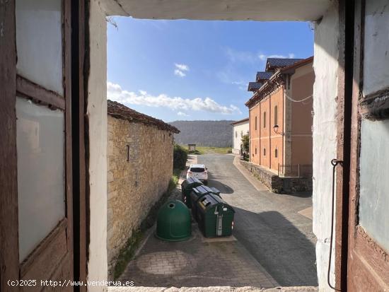 CASA INDEPENDIENTE CON TERRENO A 20KM DE PAMPLONA - NAVARRA