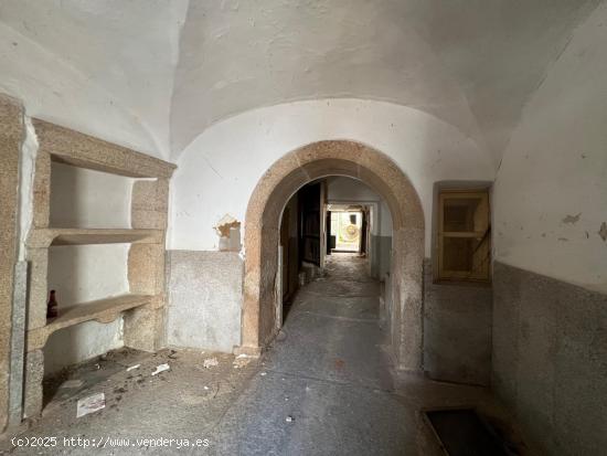 CASABANCO VENDE  CASA DE DOS PLANTAS  EN ALCUESCAR - CACERES