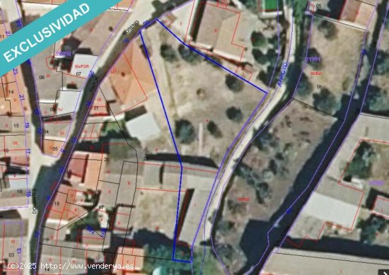  Excepcional Solar Urbano en Lagartera: 890 m² con Todos los Servicios 