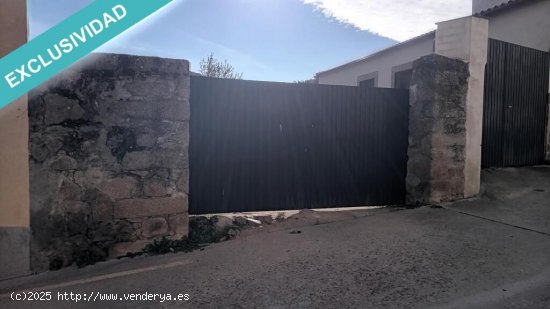 Excepcional Solar Urbano en Lagartera: 890 m² con Todos los Servicios