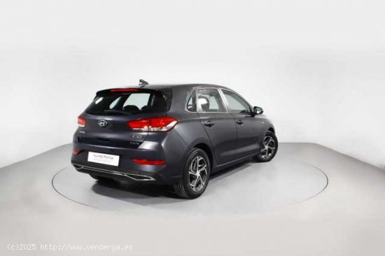 Hyundai i30 ( 1.0 TGDI Klass LR 48V 120 )  - Barcelona