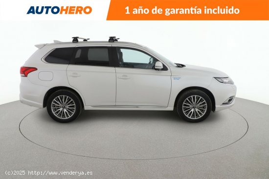 Mitsubishi Outlander PHEV Kaiteki 4WD - 