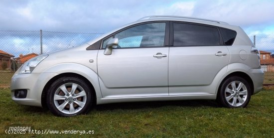 Toyota Corolla Verso 2.2 D4D 136 CV Sol de 2007 con 178.000 Km por 7.800 EUR. en Leon