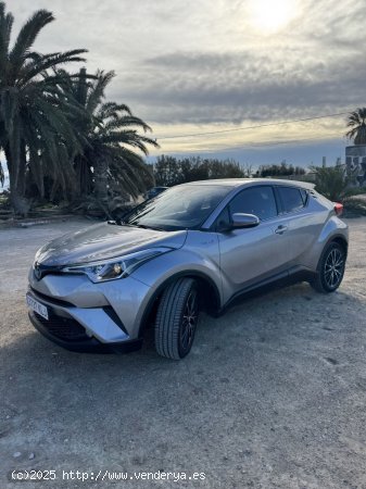 Toyota C-HR 1.8 140H Advance de 2018 con 70.000 Km por 21.000 EUR. en Valencia