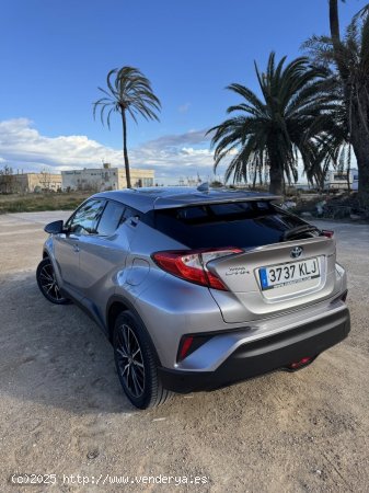 Toyota C-HR 1.8 140H Advance de 2018 con 70.000 Km por 21.000 EUR. en Valencia