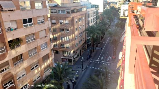 SE ALQUILA PISO , CENTRICO , ASCENSOR , AMUEBLADO , GARAJE OPCIONAL - ALICANTE