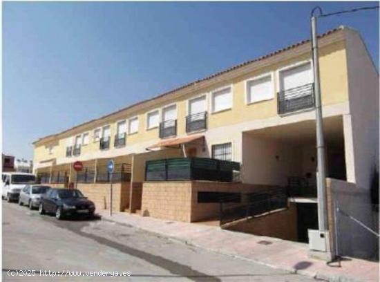 10 viviendas en un edificio plurifamiliar con garajes y trasteros asociados - MURCIA