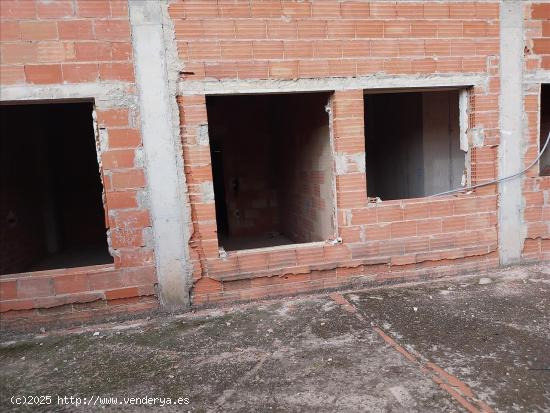 Edificio en construccion detenida del 2009 de 24 viviendas - MURCIA