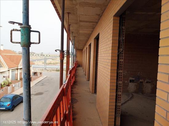 Edificio en construccion detenida del 2009 de 24 viviendas - MURCIA