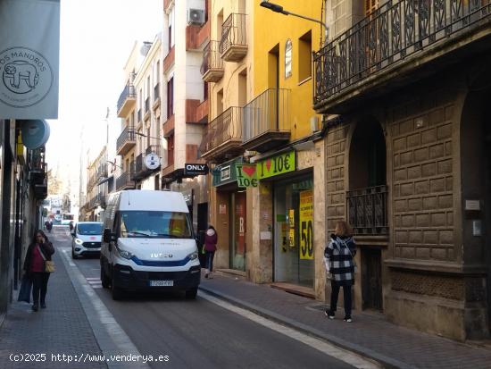 Local en plena zona comercial d'Igualada - BARCELONA