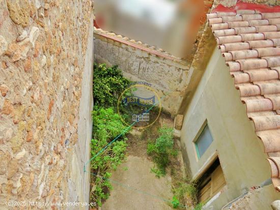  BONITA CASA CON PATIO Y TERRAZA EN MONTESA (VALENCIA) - VALENCIA 