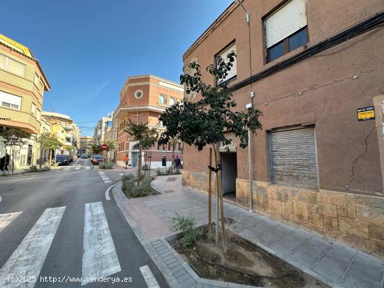 Vivienda en planta baja, esquina, junto a la Ficia de Elda - ALICANTE