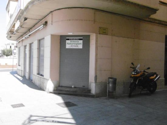 Local comercial en el casco antiguo, fachada a 3 calles - TARRAGONA