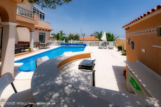 Chalet en venta en San Miguel de Salinas (Alicante)