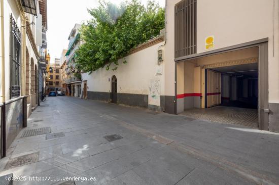  Centro de la ciudad. Amplia plaza de aparcamiento con fácil acceso. - GRANADA 