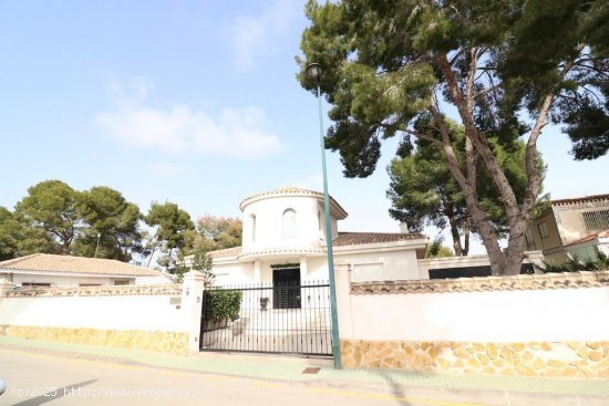 Villa en venta en Pilar de la Horadada (Alicante)