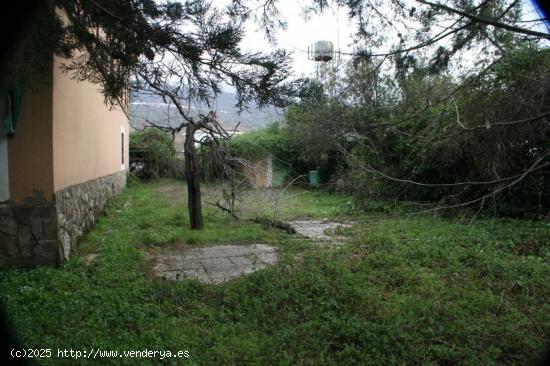 Chalet en la carretera del Valle en el tèrmino de las Casas del Castañar - CACERES