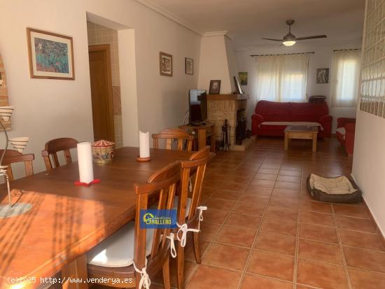 CASA CON JARDIN Y PATIO EN MAJADAS DEL  TIETAR - CACERES