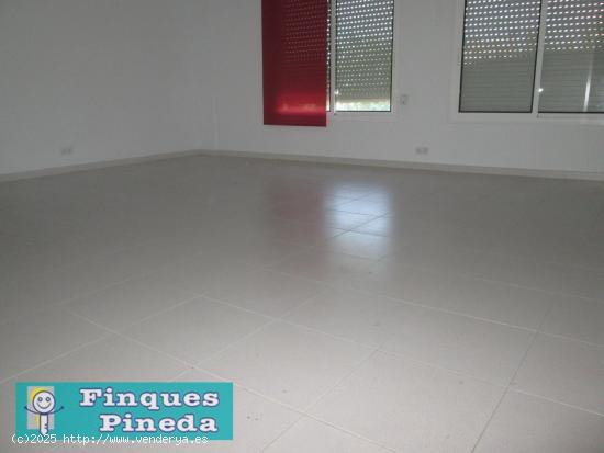 Local en alquiler en Pineda de Mar de 150m2 ideal para despachos - BARCELONA