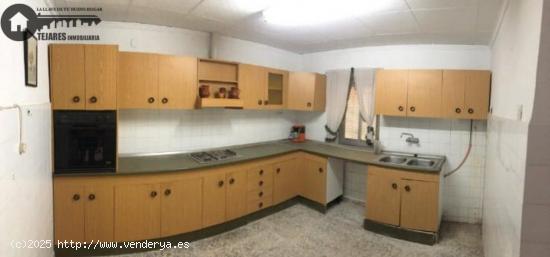 INMOBILIARIA TEJARES VENDE CASA CON LOCAL EN LA FELIPA - ALBACETE