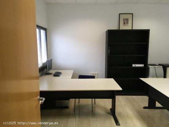 ALQUILER NAVE INDUSTRIAL CON AMPLIAS OFICINAS EN POLIGONO - MURCIA