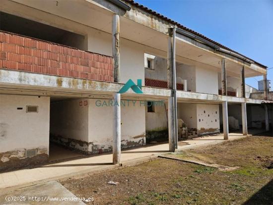 Edificio de 15 viviendas en venta en Valdebótoa - BADAJOZ