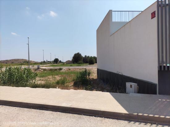  TERRENO URBANO EN ZONA AUDITORIO DE COX - ALICANTE 