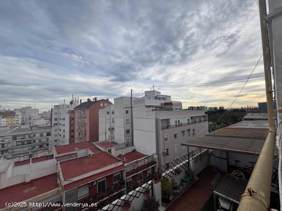 Alquiler de un Ático de 2 habitaciones en Trinitat, Valencia - VALENCIA