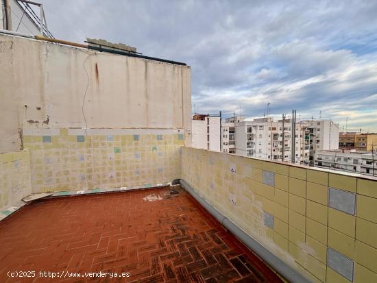 Alquiler de un Ático de 2 habitaciones en Trinitat, Valencia - VALENCIA