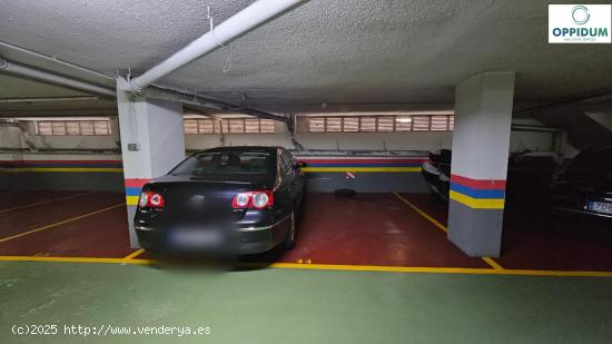 Garaje para dos coches grandes en calle Manuel Murguía 14,  - A CORUÑA