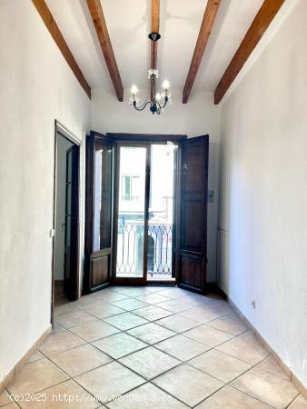 Piso de 2 habitaciones, 2 baños y terraza en zona Santa Catalina. - BALEARES