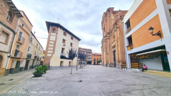  CÉNTRICA, 5 DORMITORIOS, 3 BAÑOS, PATIO-JARDIN, ASCENSOR - ZARAGOZA 