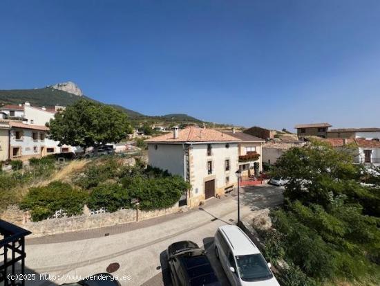 Unzué, casa con terreno - NAVARRA