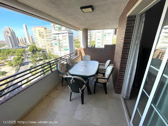 SE VENDE PISO DE 3 DORMITORIOS EN BENDORM PONIENTE CON VISTAS AL MAR Y GARAJE - ALICANTE