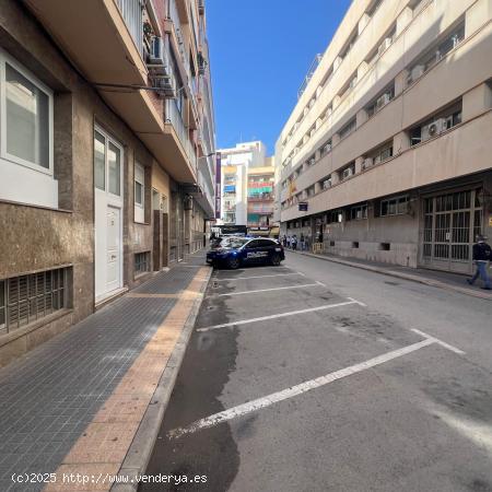  FANTASTICO PISO DE 3 DORMITORIOS EN EL CENTRO DE BENIDORM , TODOS LOS  SERVICIOS CERCA - ALICANTE 