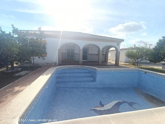 Chalet de 4 dormitorios y piscina en el Marquesado - CADIZ