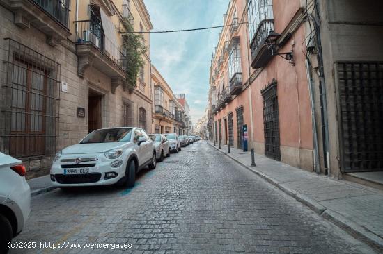 Estupendo apartamento de 2 dormitorios y 1 baño en el centro. - CADIZ