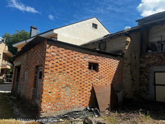 CASA CON FINCA - LEON