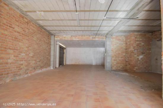 Local Comercial en Esquina Totalmente Exterior - 139m² Construidos - GRANADA