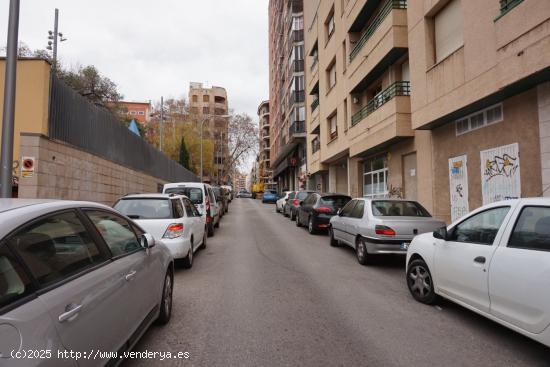  PLAZA DE APARCAMIENTO Y TRASTERO ZONA COLEGIO LUIS VIVES -AVENIDAS!!! - BALEARES 