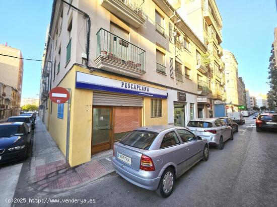 Se alquila local esquinero junto a calle San Roque, muy cerca de la Fuente de Castalia. - CASTELLON