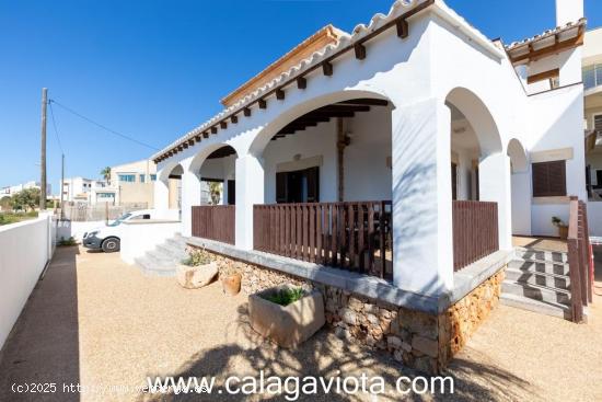 Espectacular chalet frente al mar con licencia vacacional - BALEARES