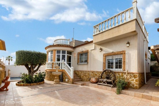 Chalet en venta en San Miguel de Salinas (Alicante)