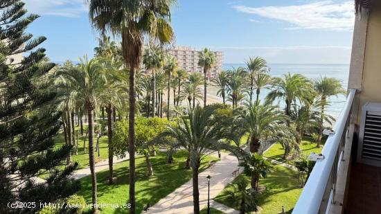  Primera linea! Magnífico apartamento con vistas al mar en El Palmeral 3 dormitorios, 2 baños - ALI 