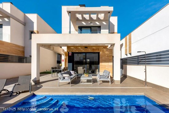 Chalet en venta en Torrevieja (Alicante)