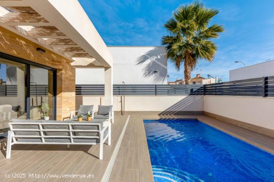 Chalet en venta en Torrevieja (Alicante)