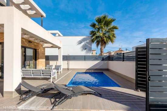 Chalet en venta en Torrevieja (Alicante)