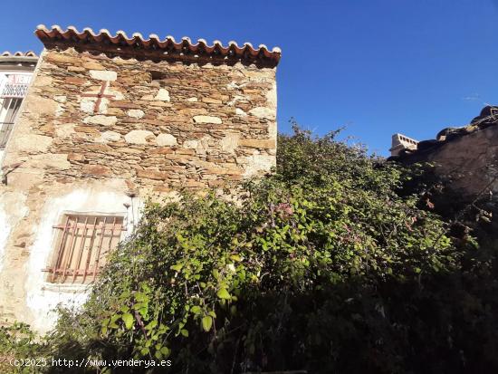  Casa para reformar con patio en Botija - CACERES 